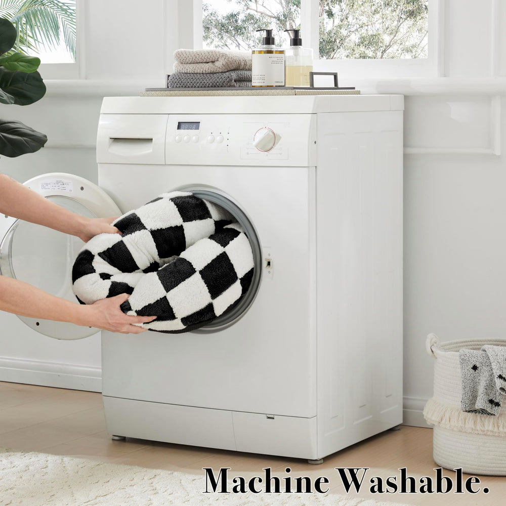 Ohocut Checkered Dog Bed washable cover emphasizes easy cleaning and maintenance.