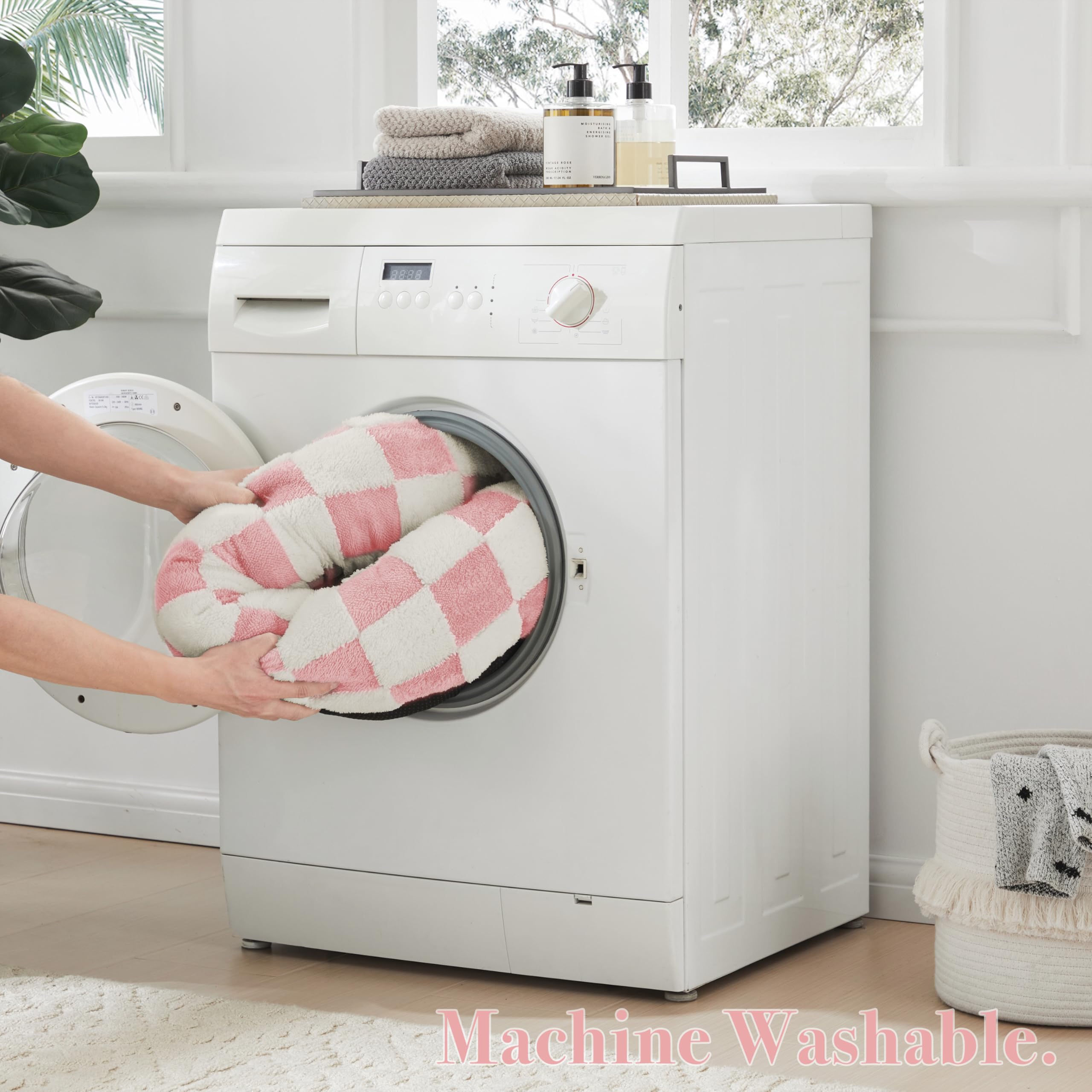 Ohocut plush cozy interior fosters warm naps on chilly days.