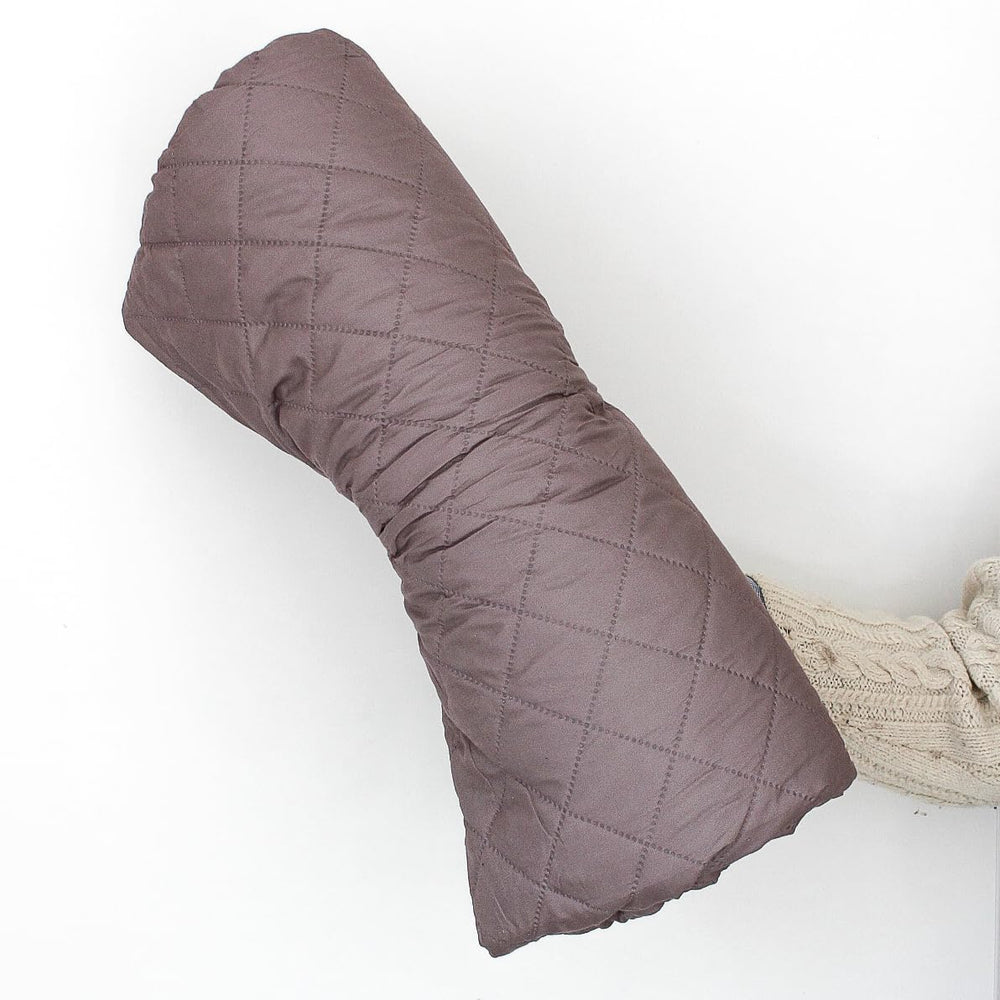 Omilu machine-washable blanket simplifies cleanup after outdoor adventures.