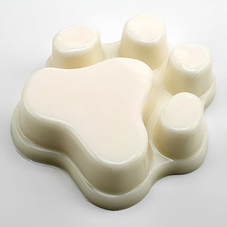 One Fur All Pet House Hollyberry wax melts non-toxic-ingredients image emphasizes plant-based dye-free formula