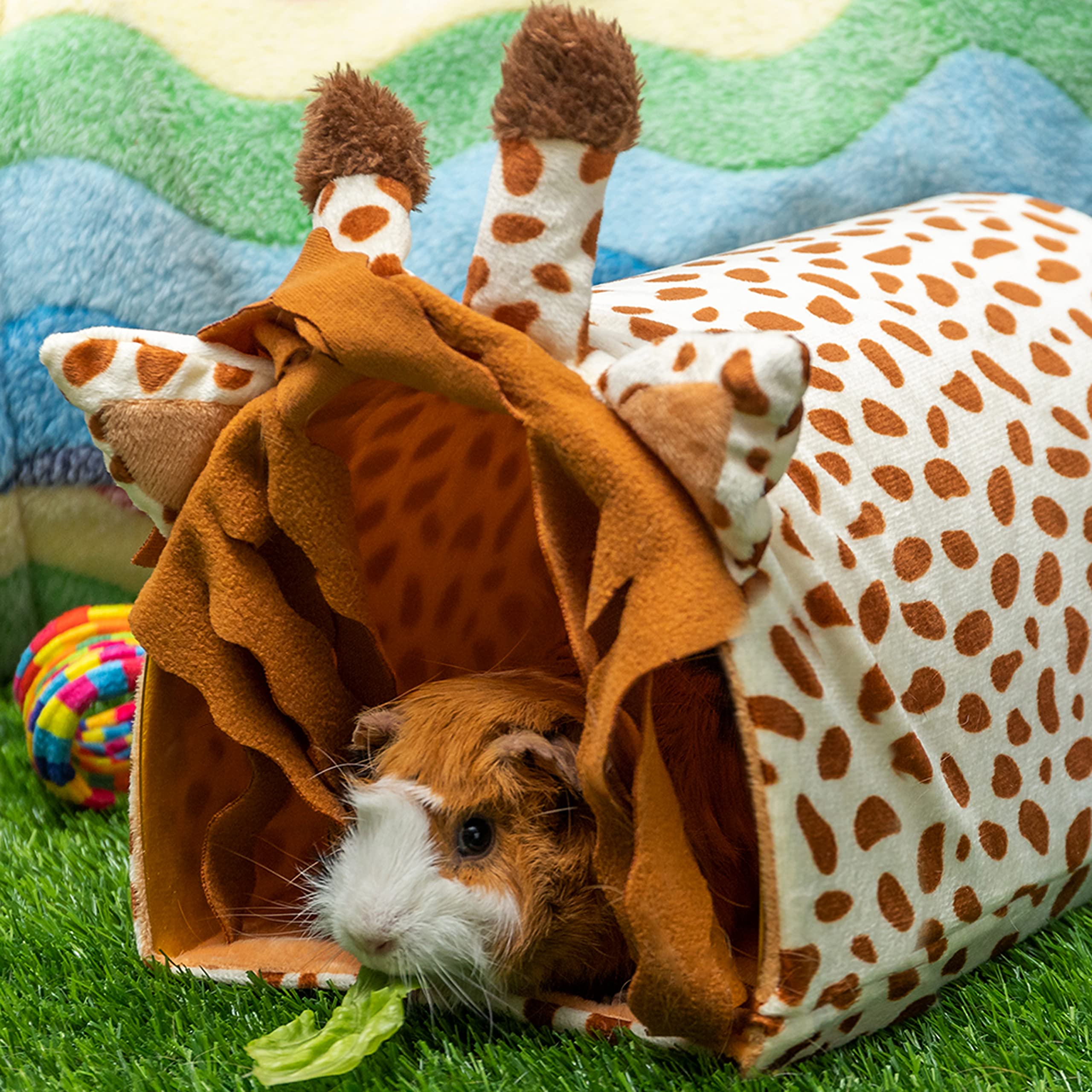 ORZECHKO Small animal house made of soft fleece supports cozy naps and playtime.