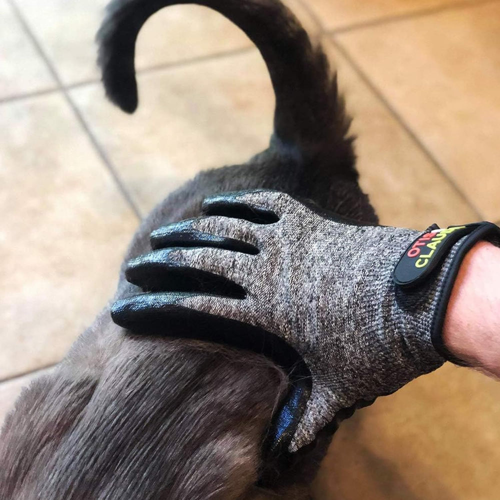 Guantes multifunción Otis y Claude para baño, cepillado y masaje suave.