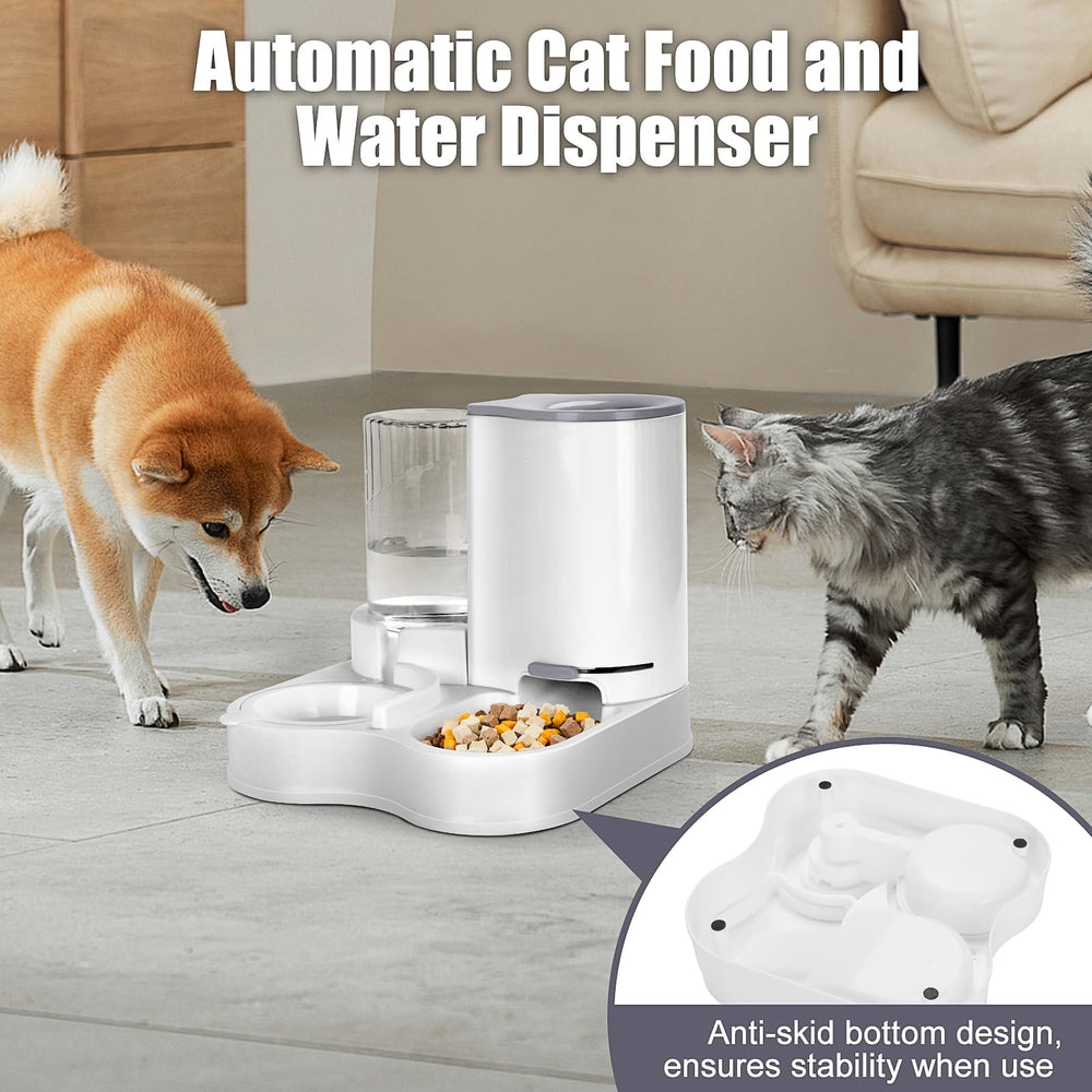 Outamateur anti-skid base stabilizes bowls during mealtime.