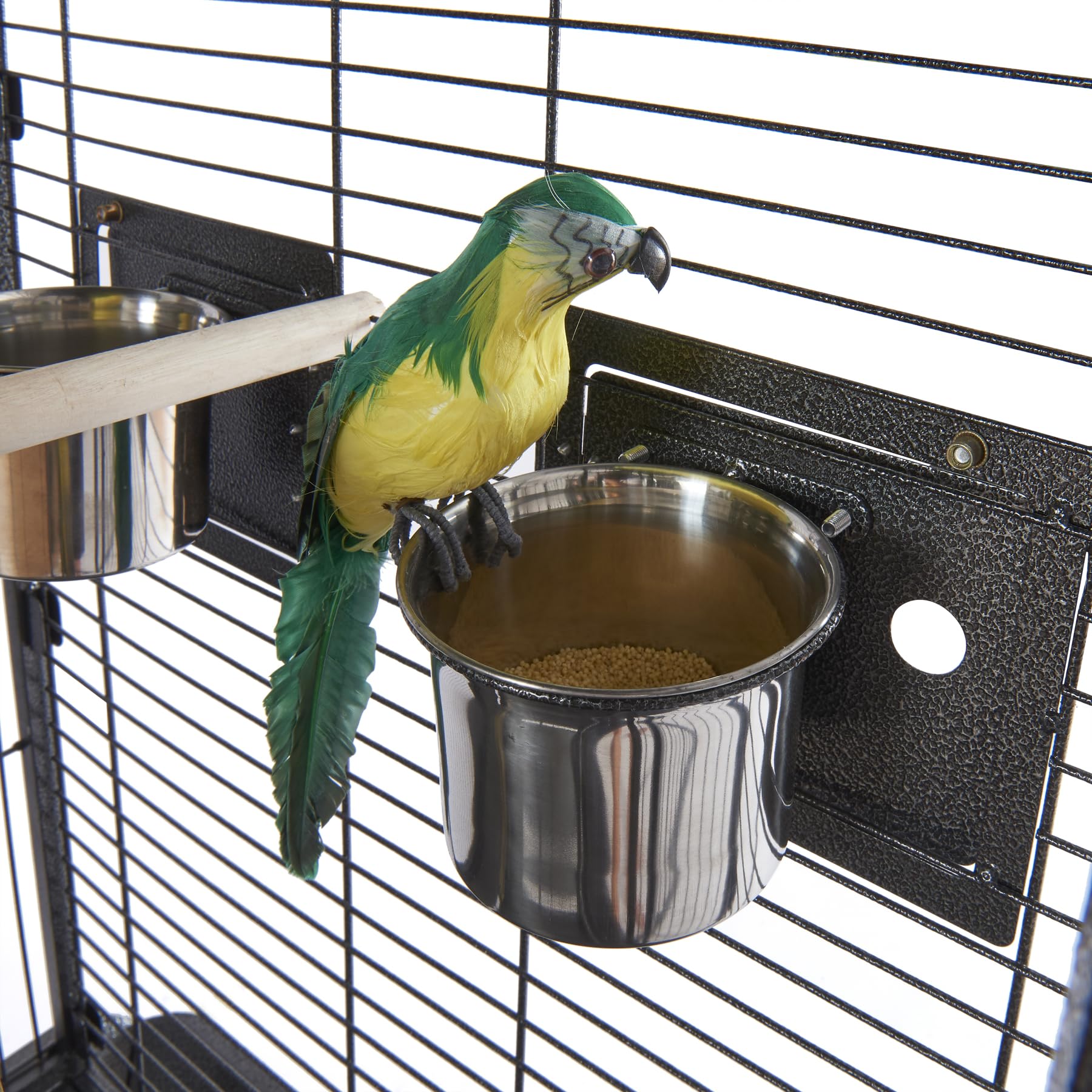 Panana pull-out grate prevents waste contact on cage floor