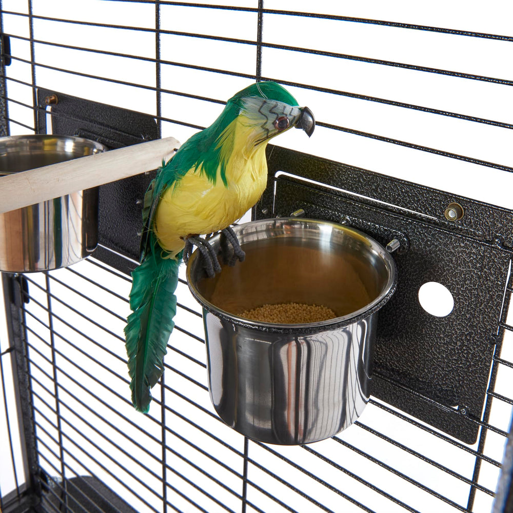 Panana pull-out grate prevents waste contact on cage floor