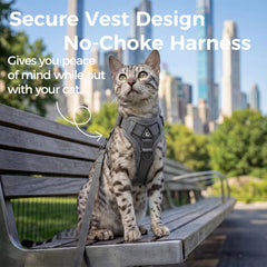pangdi Cat Harness reflective strip boosts night visibility for safer evening strolls.