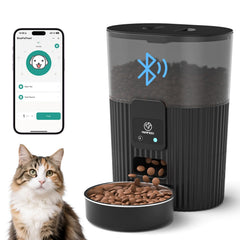 PAPIFEED automatic feeder front view with stainless steel bowl for remote feeding convenience.