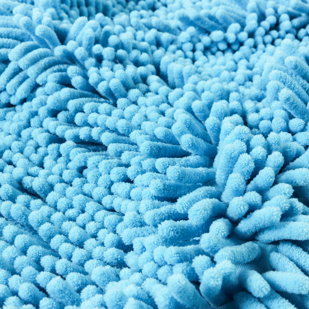 Patas Lague towel pocket-handle design offers easy grip for wringing and hanging.