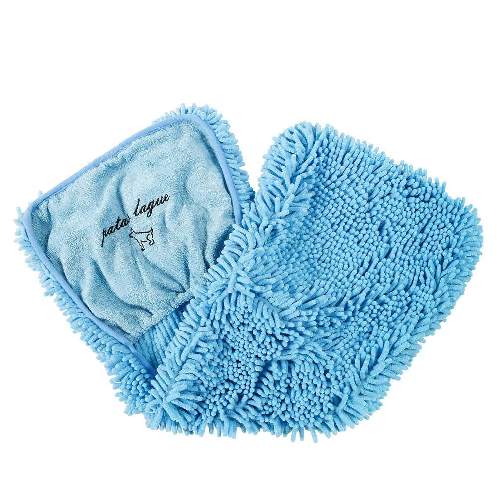 Patas Lague machine-washable towel simplifies cleanup after messy adventures.