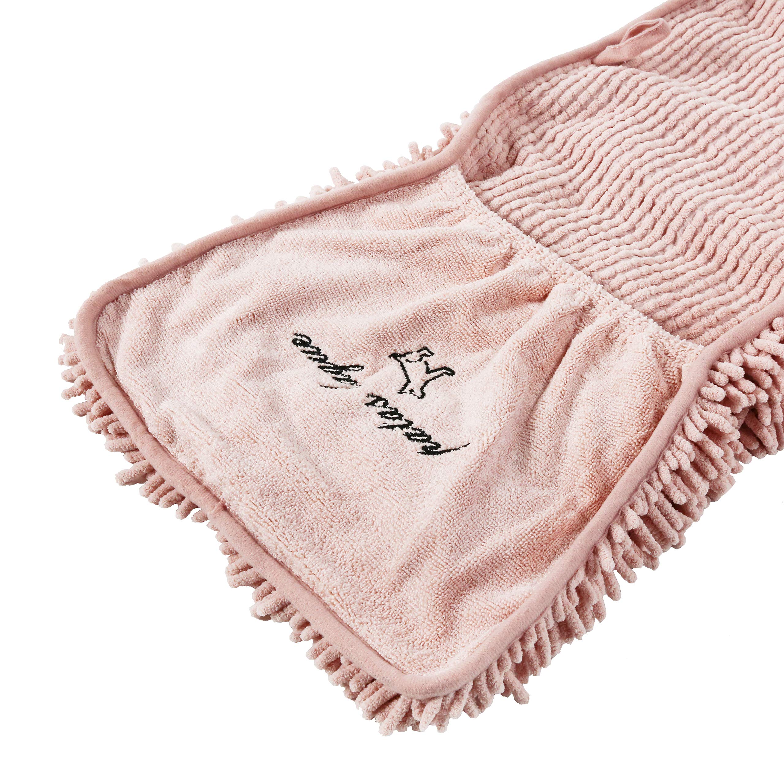 Patas Lague machine-washable pet towel for easy care.