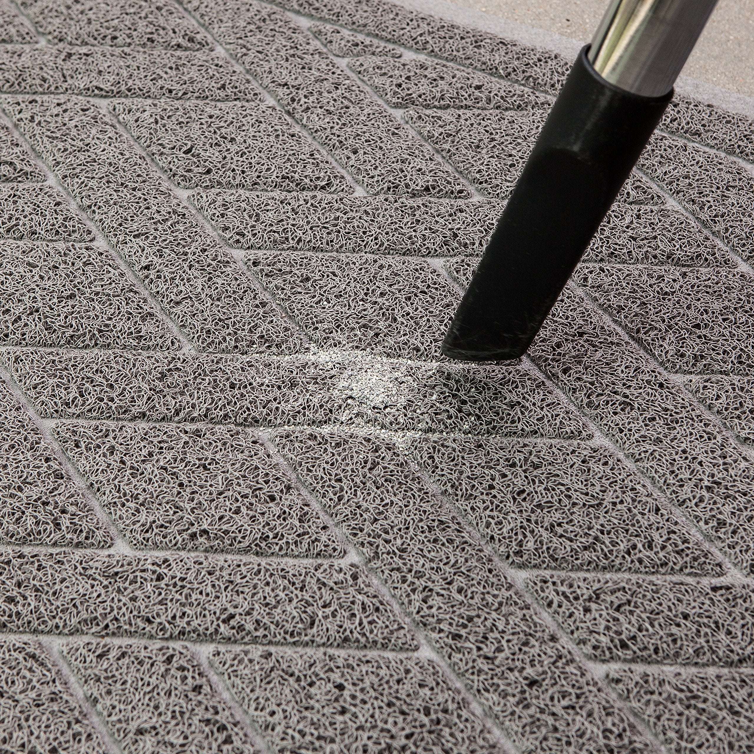 Pawkin Cat Litter Mat is easy to vacuum, shake out, or rinse for quick refresh.