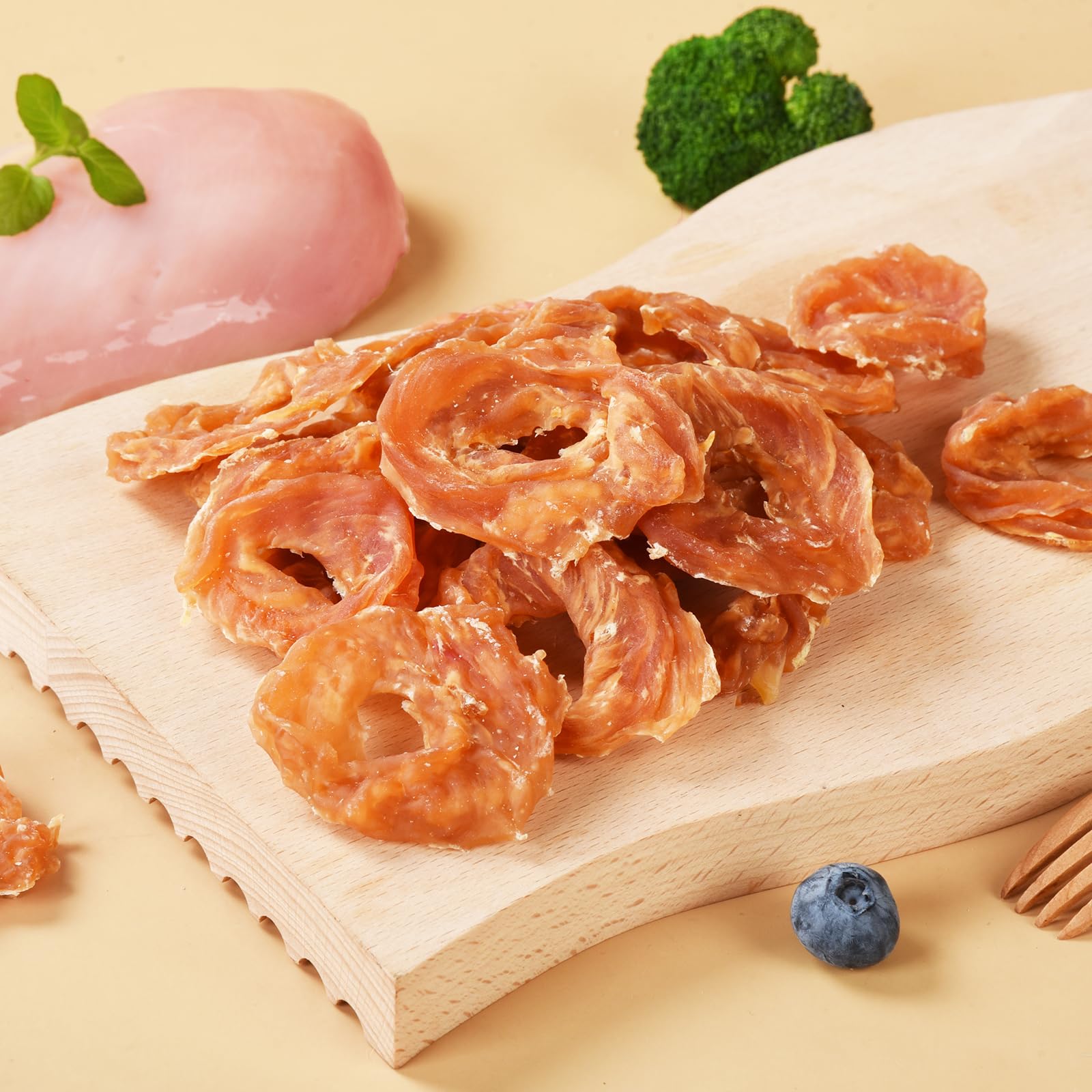 Pawmate training-snacks ring-display suggests routine rewards during training sessions.