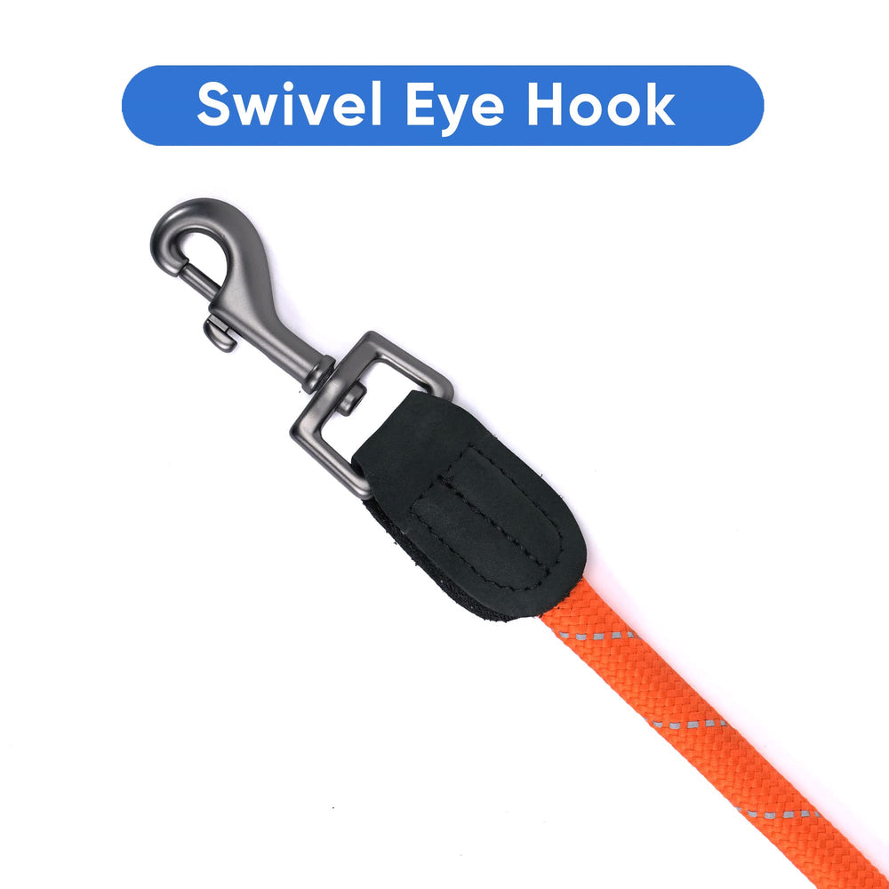 Pawtitas 6-foot leash ideal for training and control.