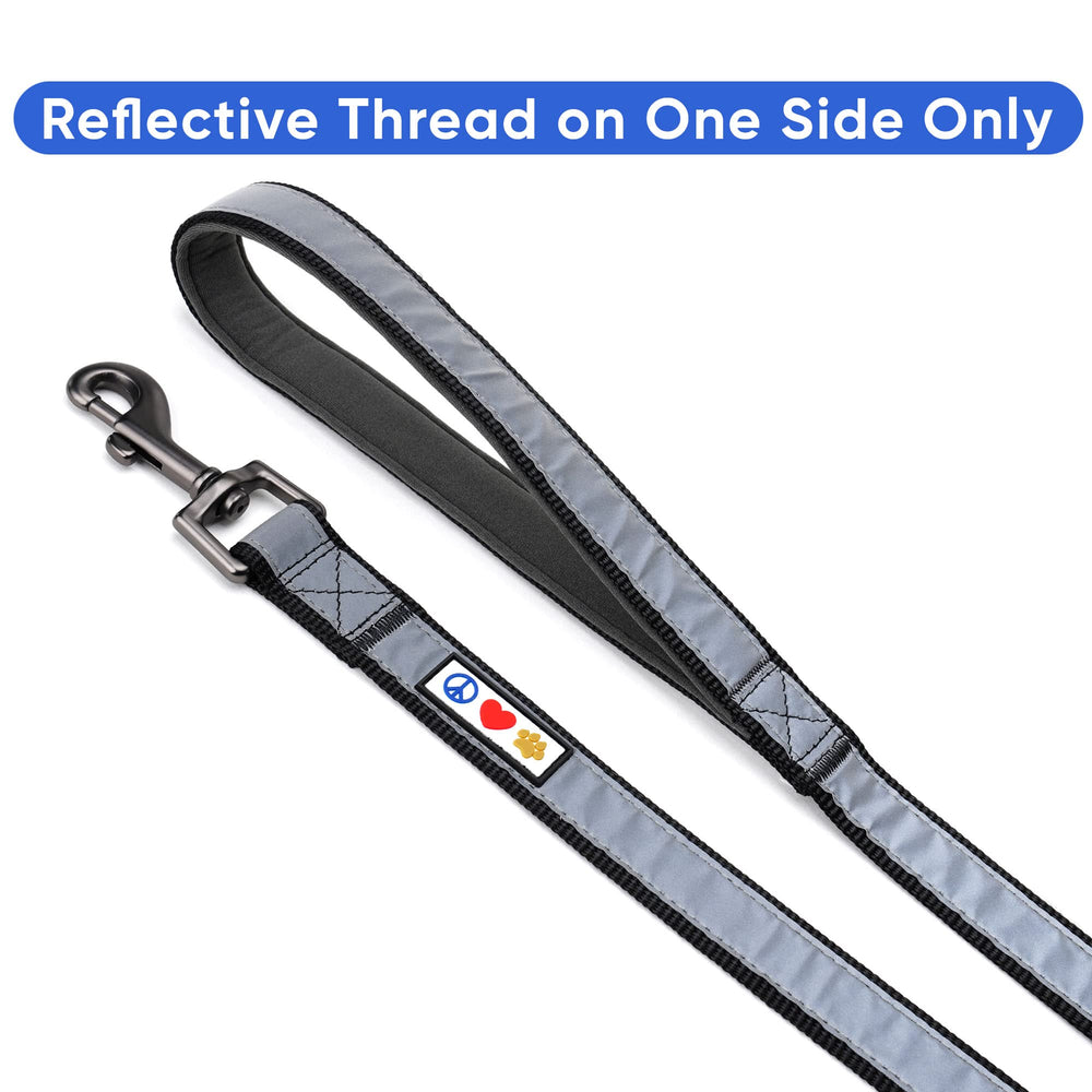 Pawtitas padded neoprene handle provides comfortable grip during long strolls.