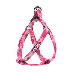 Pawtitas reflective step-in harness in pink camouflage improves evening visibility.