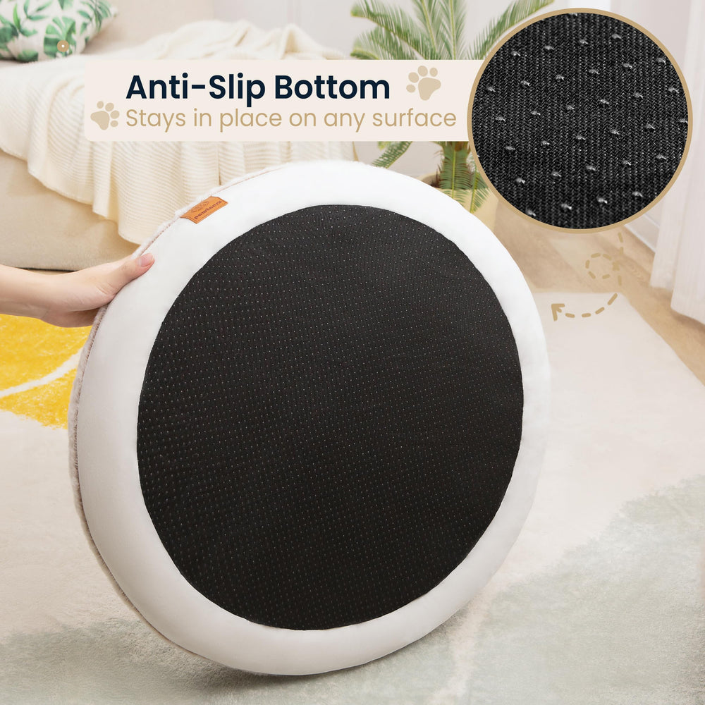 Dual-surface cover featuring plush and cooling textile on pawtnerz bed.