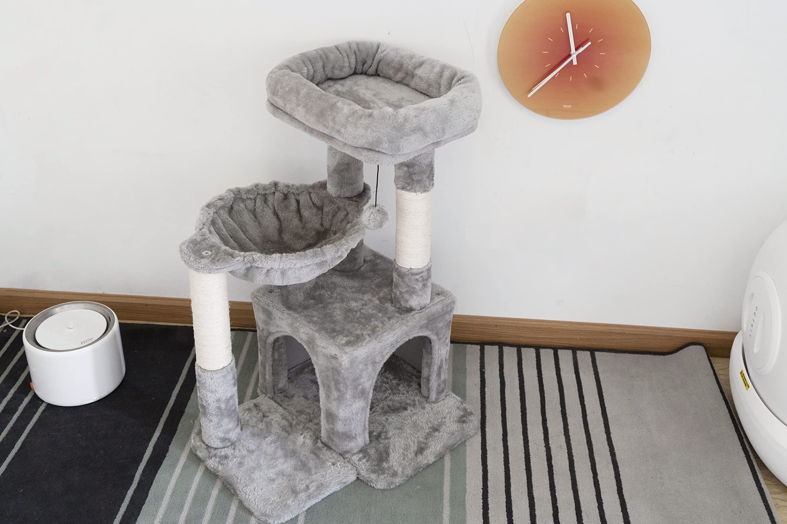 Pesofer cat tree room setup blends neutral tones with decor-friendly style.