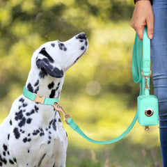 PET ARTIST adjustable nylon padded collar demonstrates customizable fit for varying neck sizes.