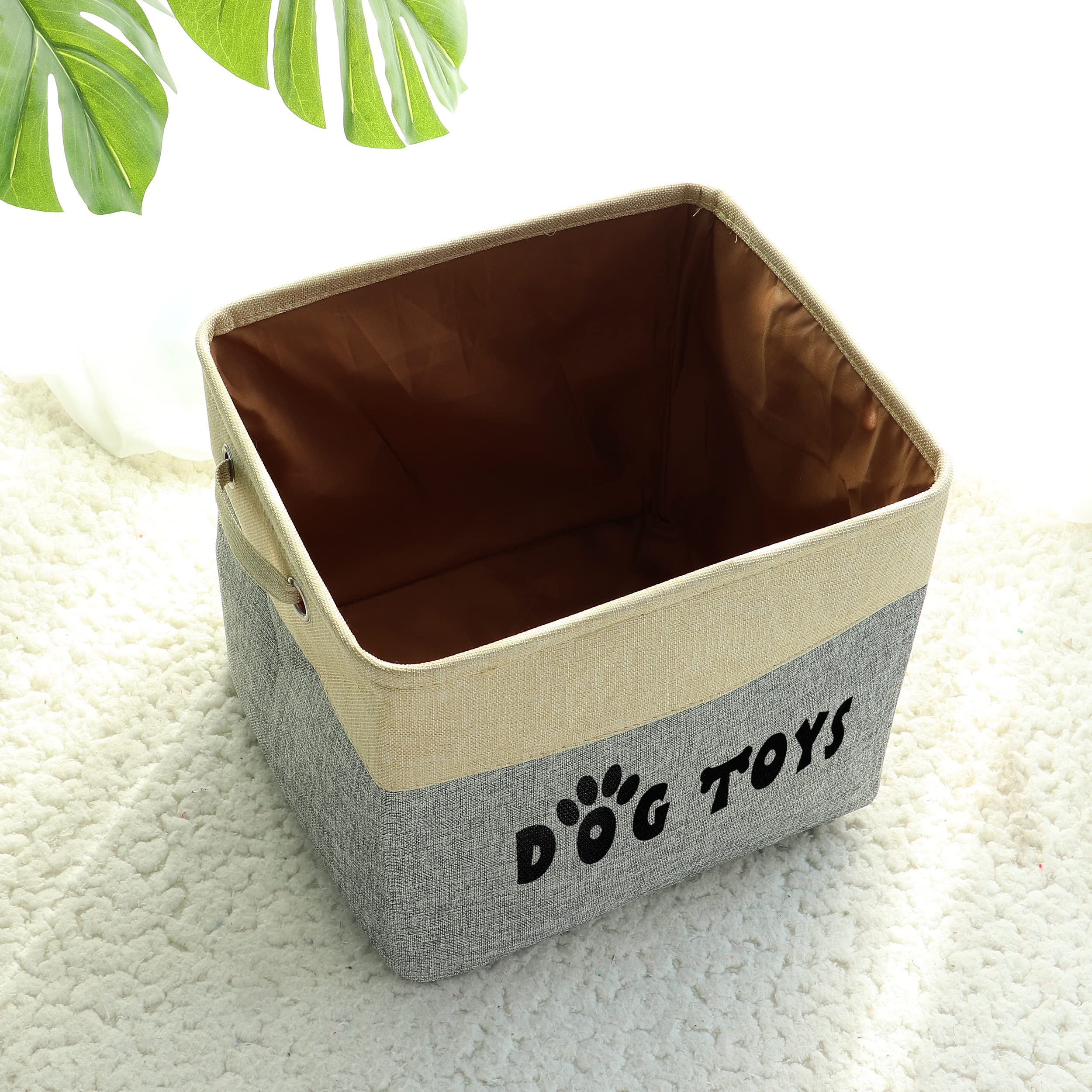PET ARTIST gray basket close-up shows durable material and easy-clean surface