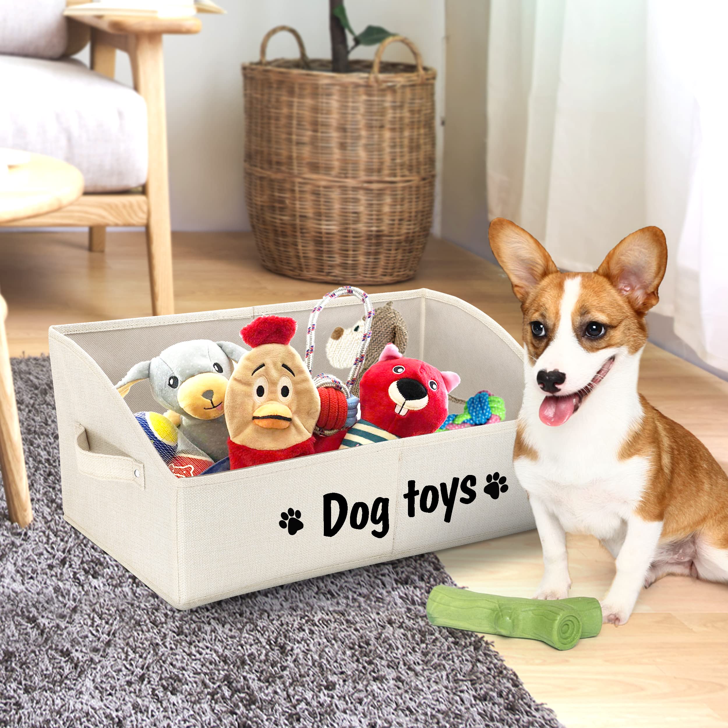 PET ARTIST two cutout handles reduce chew risk during transport.