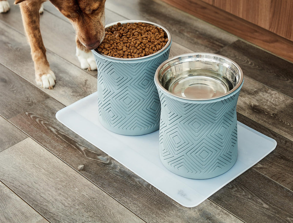 Pet Junkie Santa Fe anti-slip base keeps bowls in place during meals
