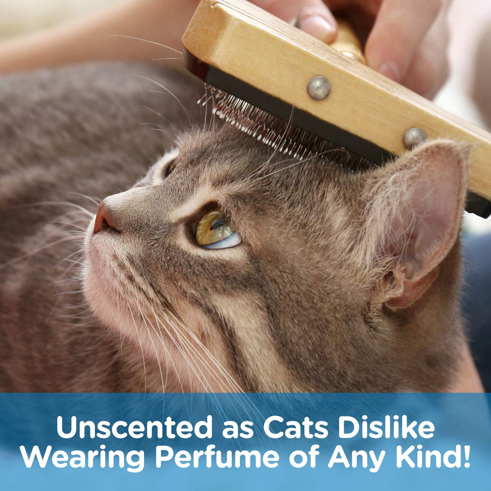 Pet MasterMind in-action cat being detangled with minimal stress