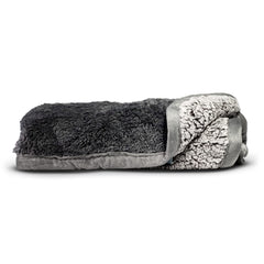 Pet Parents Pawtect blanket close-up shows waterproof barrier for protection.
