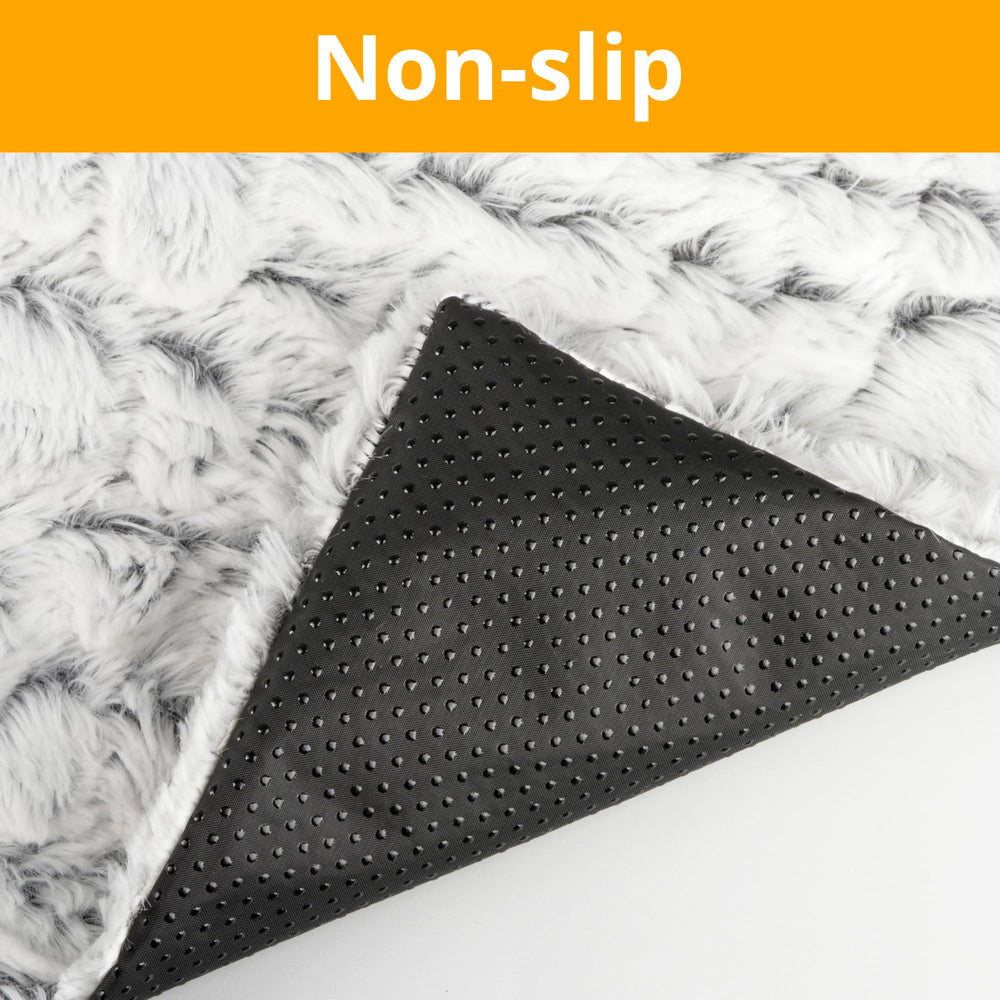 Petace self warming bed with non-slip bottom stays put