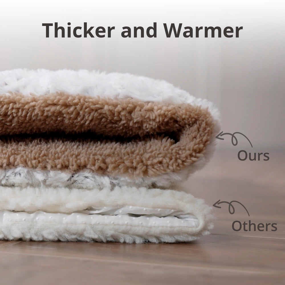 Petace Self Warming Bed double-sided design offers versatile lounging options