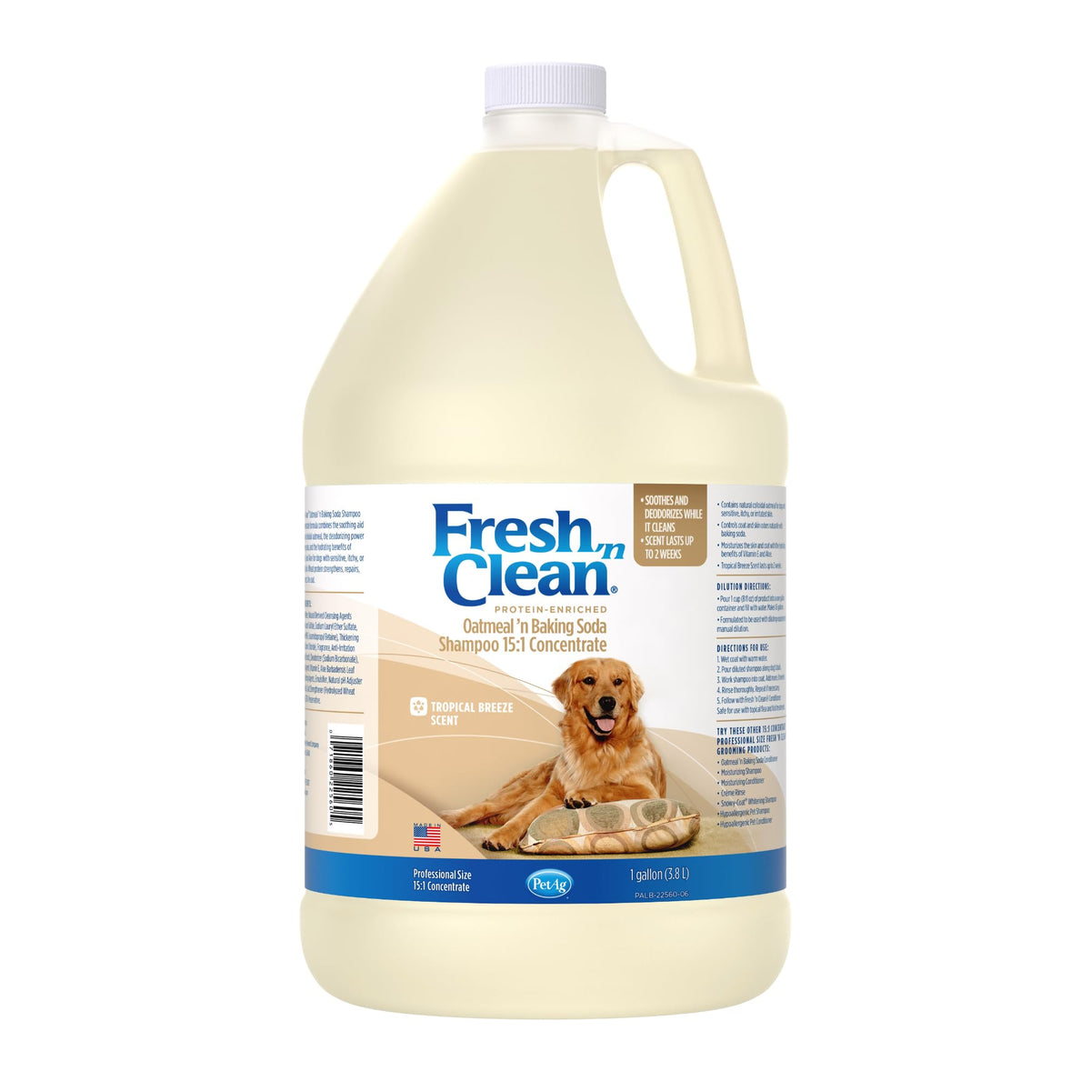 PetAg Fresh ’n Clean bottle pouring, easy dilution for even coat application.