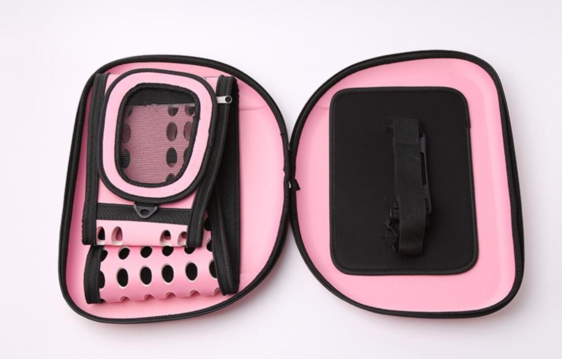 Petall hard-top bottom board keeps the carrier sturdy and secure.