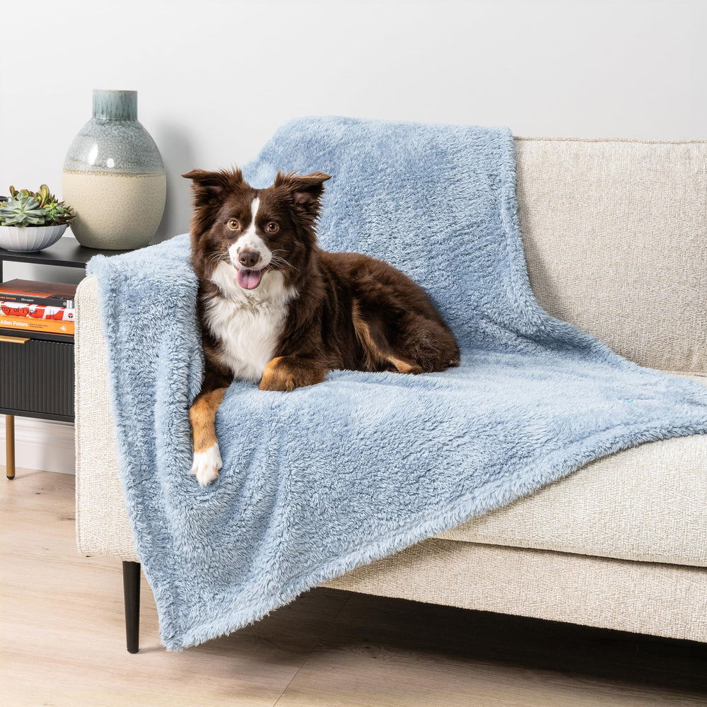 PetAmi 29x40 blue blanket for travel in car or carrier.