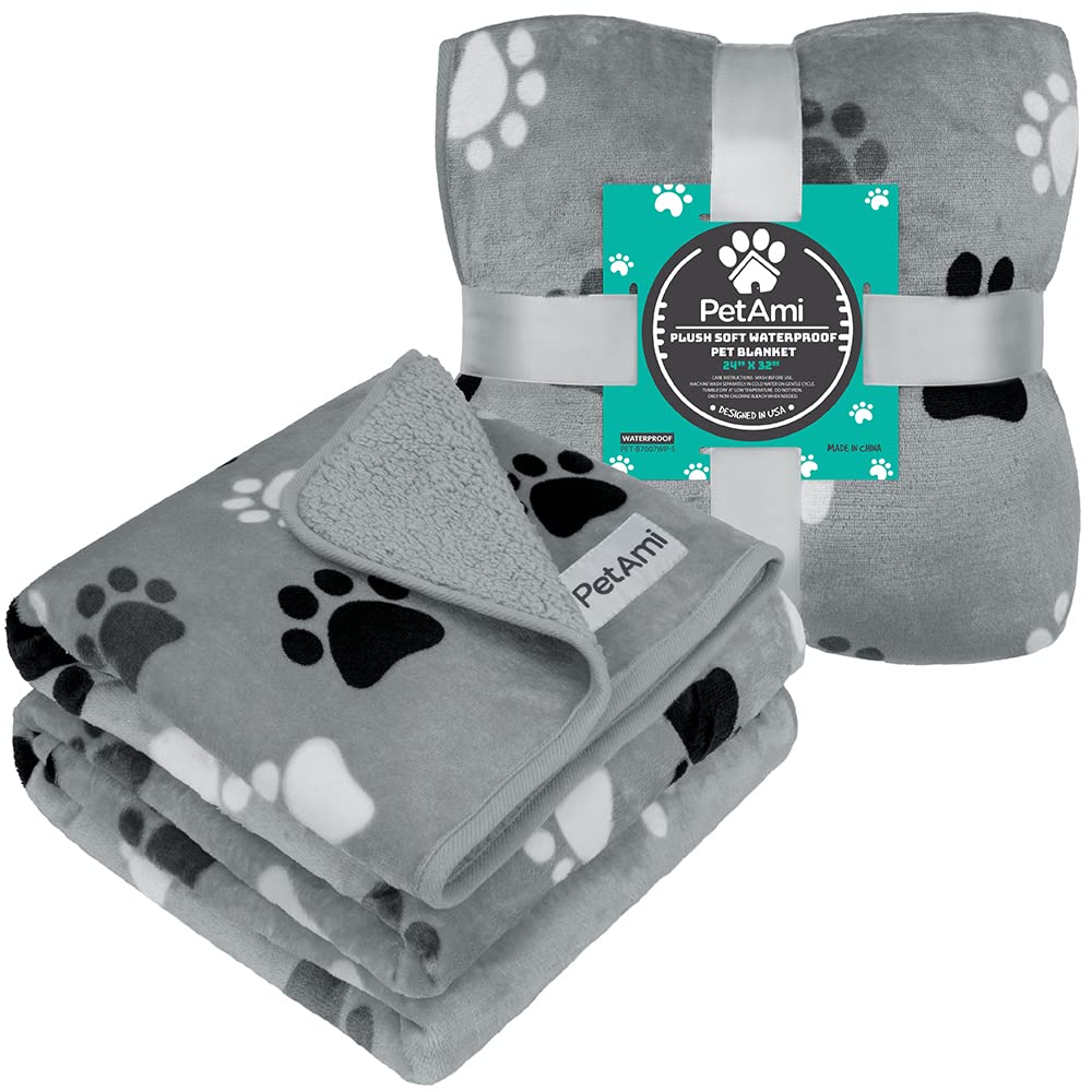 PetAmi gray blanket complements any decor while shielding upholstery.