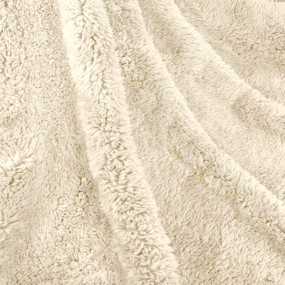 PetAmi car-travel dog blanket offering spillproof comfort on trips