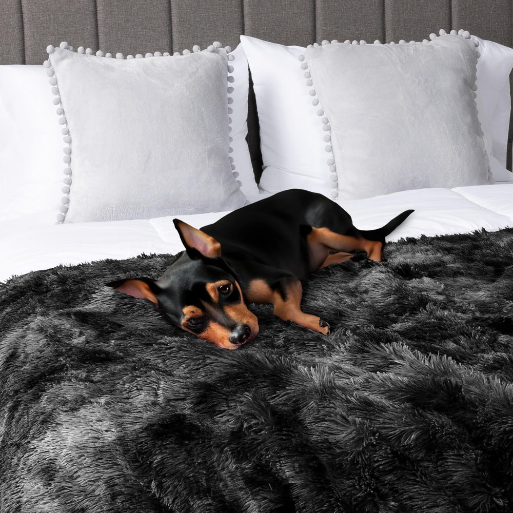 PetAmi faux fur side offers plush comfort for naps.