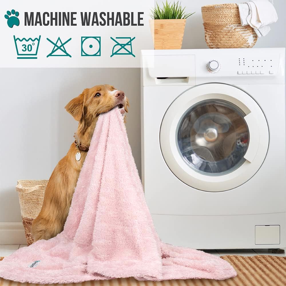 PetAmi machine-washable blanket supports easy care.