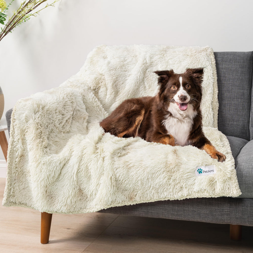 PetAmi plush faux fur blanket shows cozy nap time and soft warmth for pets.