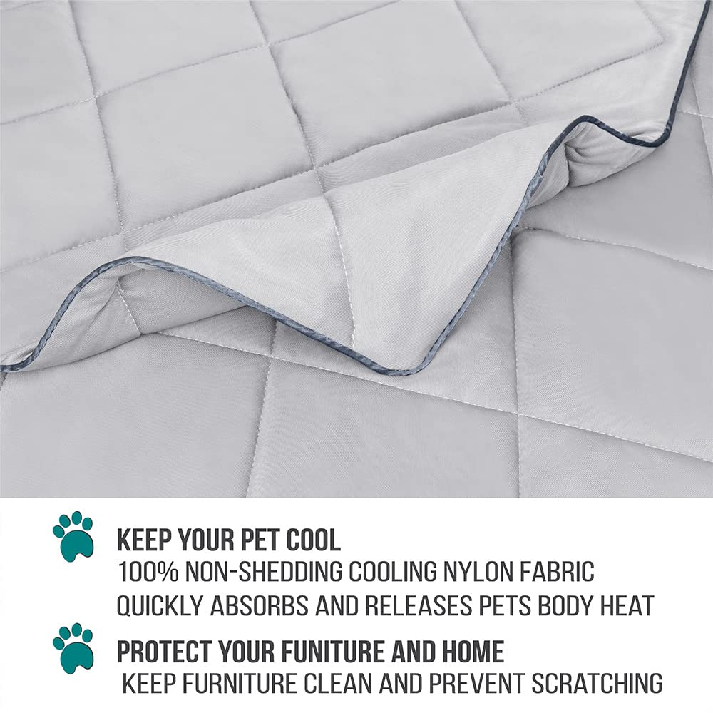 PetAmi premium cooling cat blanket bed cover ideal for relaxed naps.