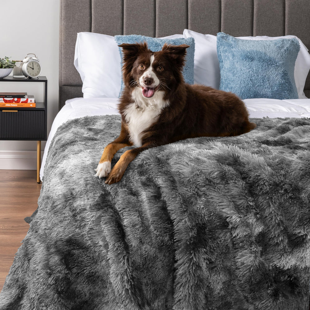 PetAmi sherpa faux fur side close-up emphasizes cozy warmth for pets.