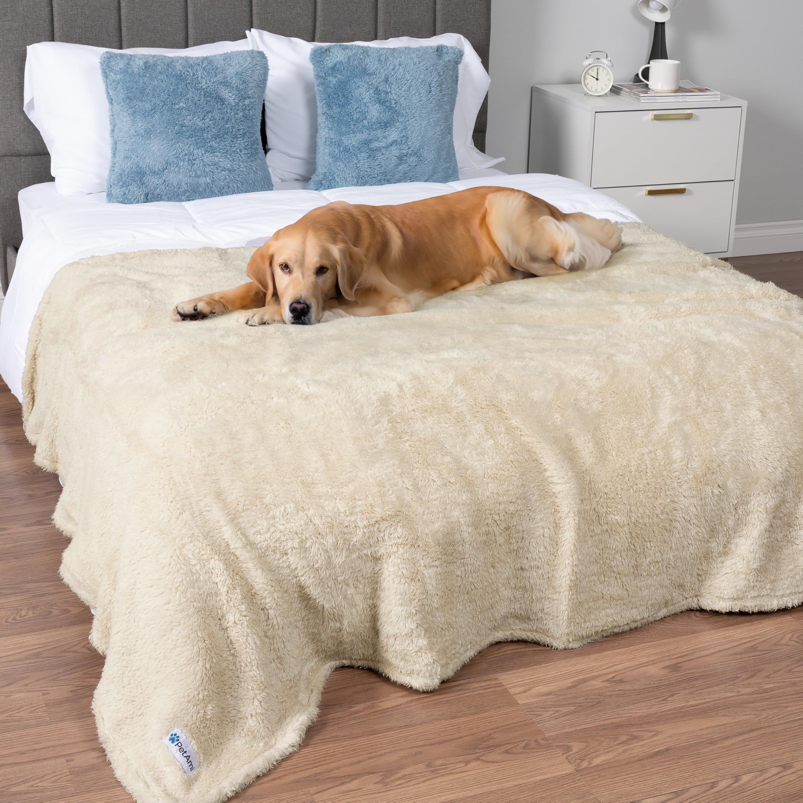 PetAmi sherpa-lined dog blanket shows soft plush comfort for pets