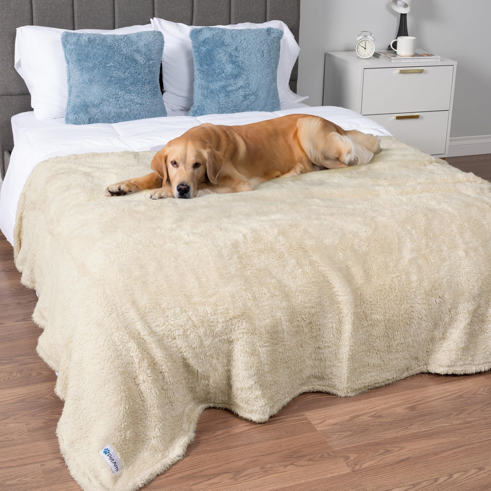 PetAmi sherpa-lined dog blanket shows soft plush comfort for pets