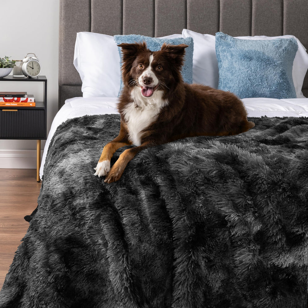 PetAmi sherpa side adds extra warmth during cuddles.
