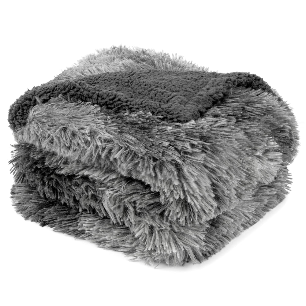 PetAmi soft fluffy faux fur texture close-up for cozy naps.