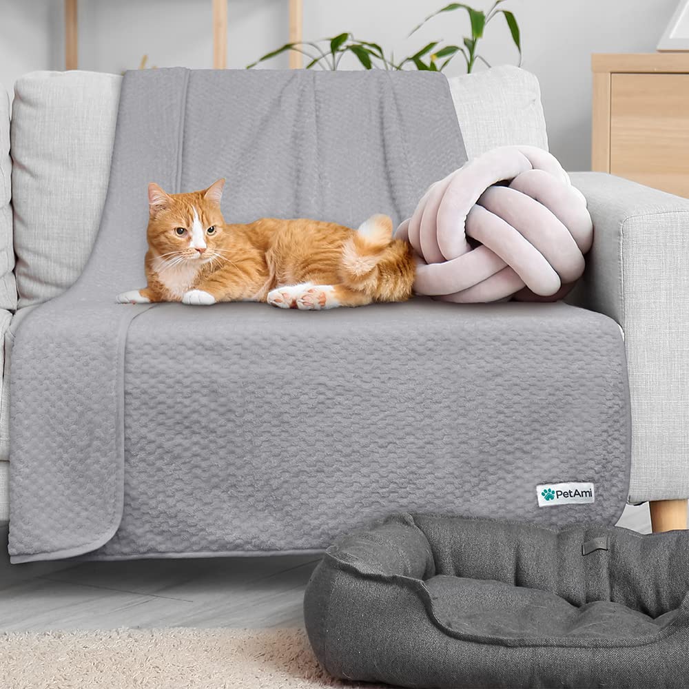 PetAmi waterproof dog blanket pee-proof-layer blocks leaks near bedding.