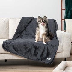 PetAmi reversible dog blanket shows sherpa and fleece sides for warmth.
