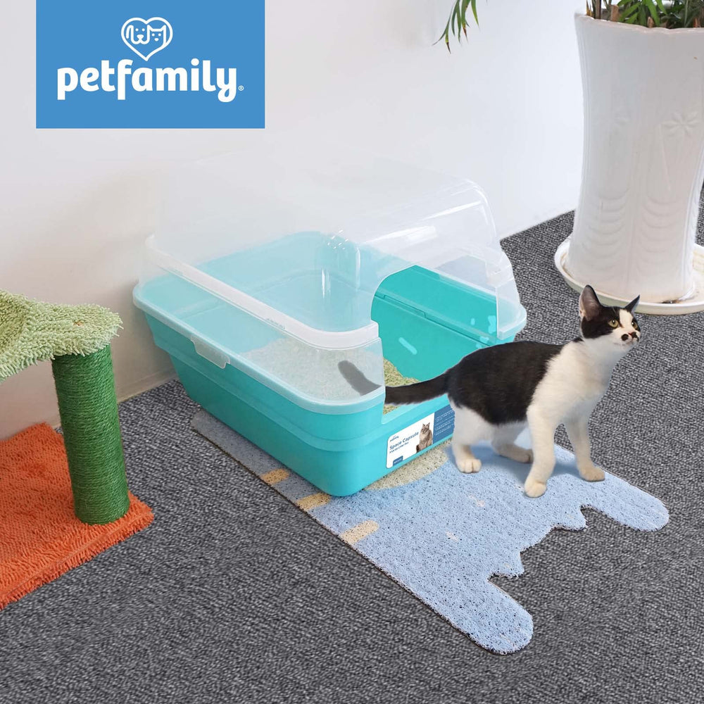 Petfamily ample cat litter area illustrating generous interior space