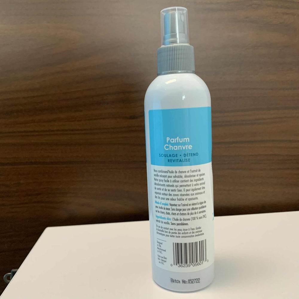 Petkin Hemp Fragrance vanilla-oil-closeup hints soothing vanilla notes.