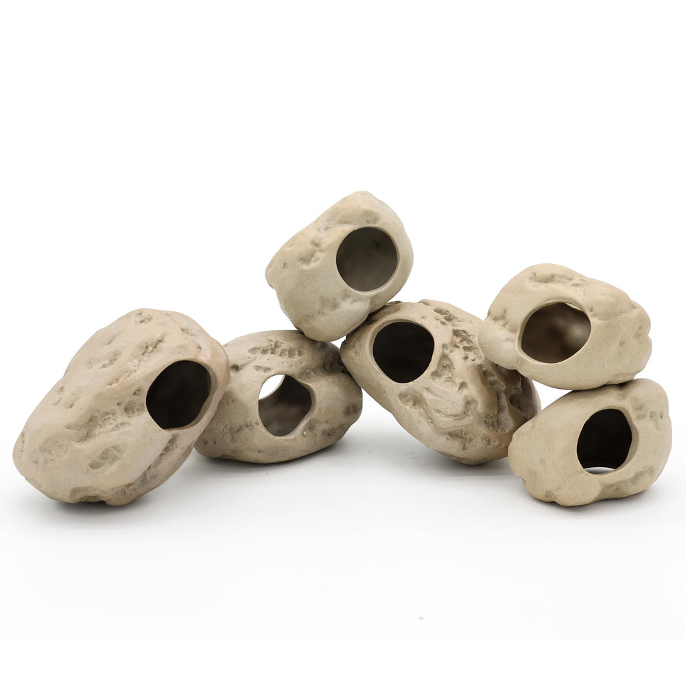 Pewyoke aquarium decorative rock caves provide visual focal points and shelter.
