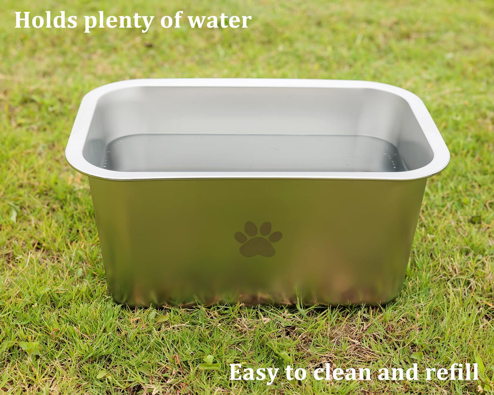 Podinor bowl close-up reveals non-slip feet preventing spills during feeding.
