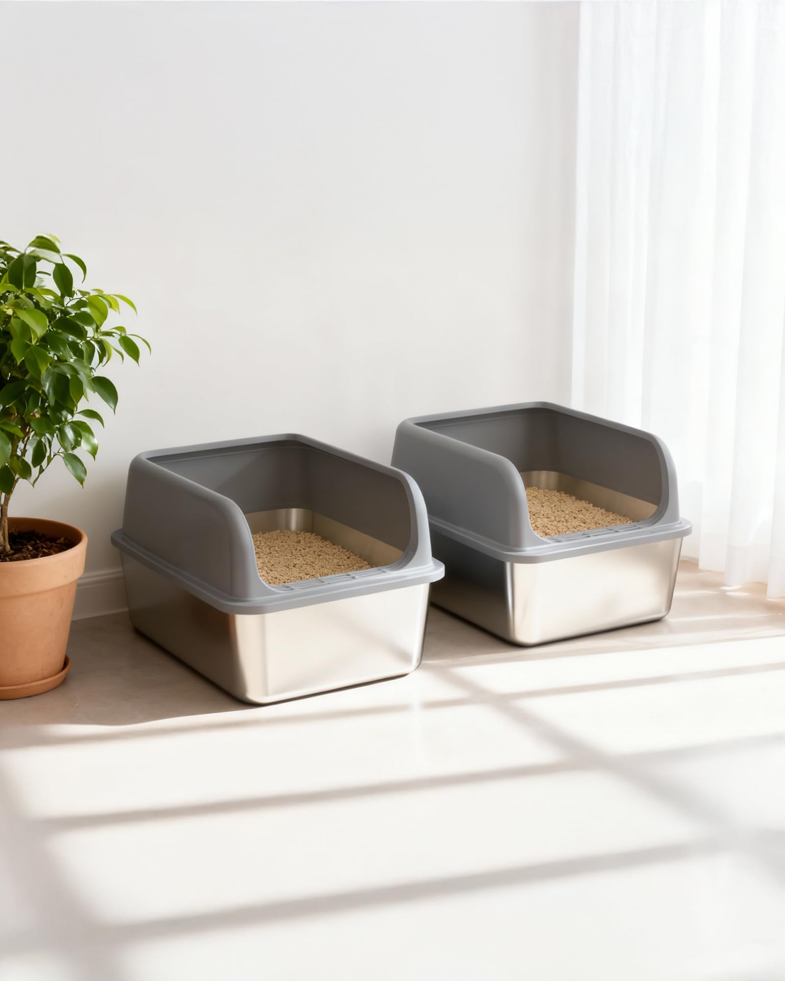 Powools anti-slip base keeps litter box steady on floors.